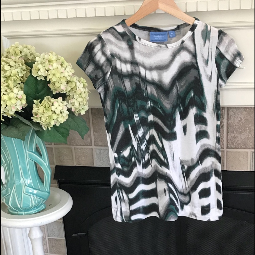 💗pick 3 for $9💗 Simply Vera Vera Wang T-shirt